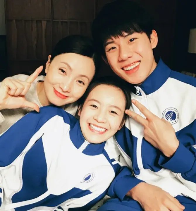 有种整容式长大叫王栎鑫儿子 王栎鑫整容