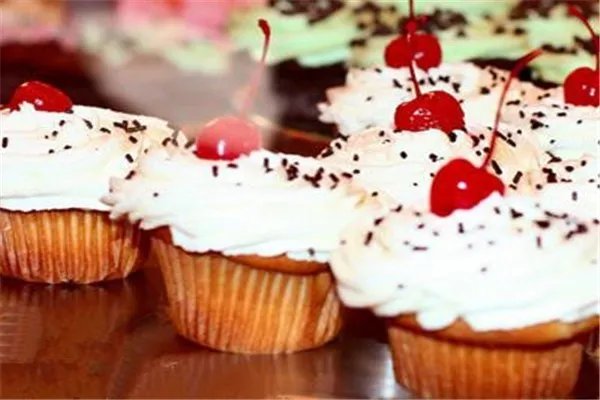 赌王孙女庆祝3岁生日，五官似爸爸辛奇隆，这家人的基因有多强大？