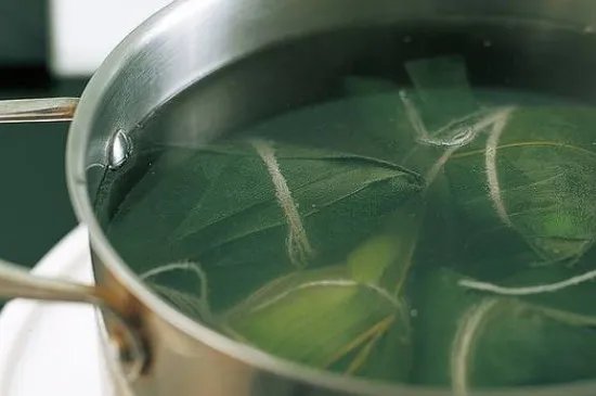 粽叶怎么处理不容易破