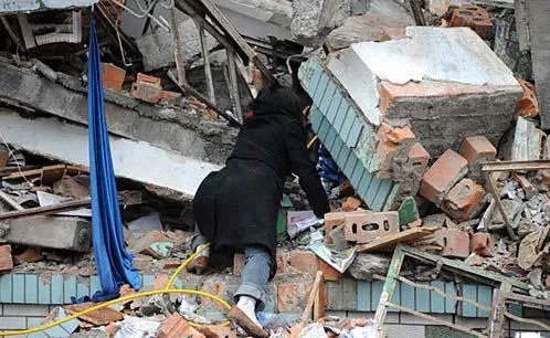 台湾花莲县连发2次地震,遇到地震有哪些自救小技巧?