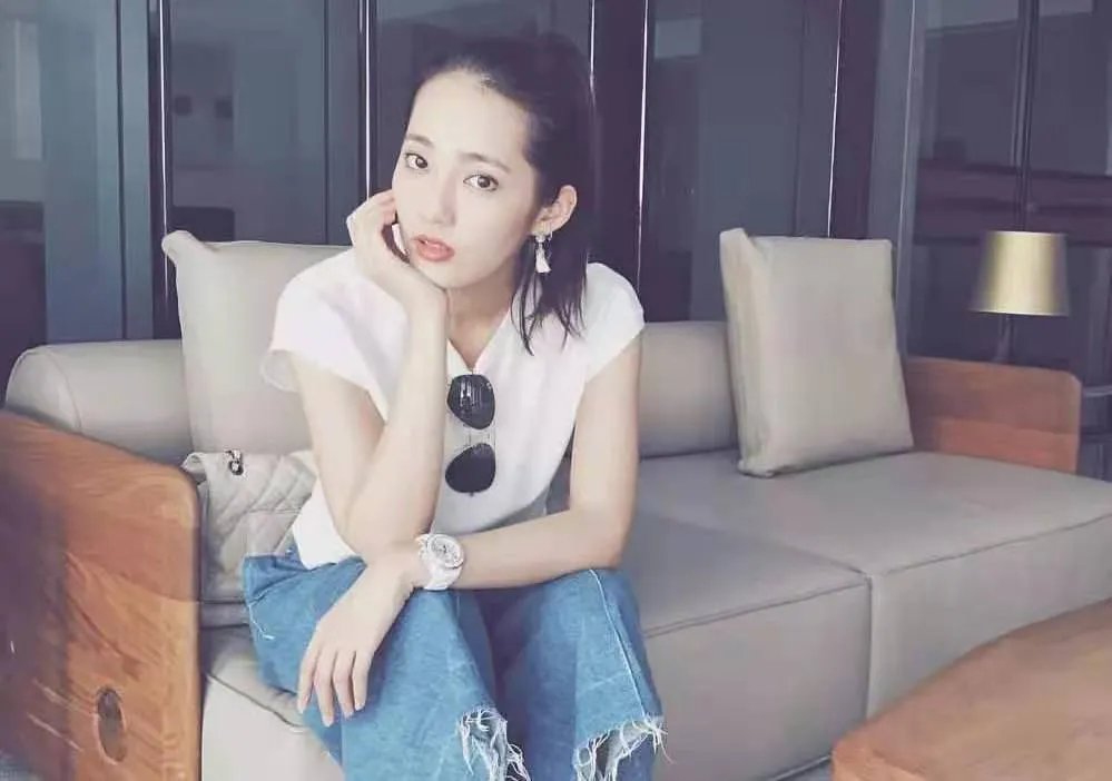 余文乐老婆王棠云晒孕肚旧照，感慨孕期不可思议！怀孕前后的生活有何不同？