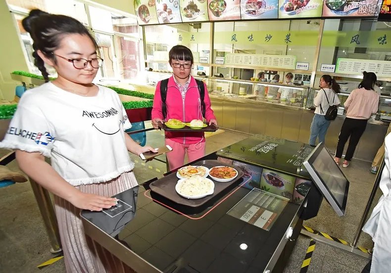 成都七中食品问题 学校食堂被指给学生吃变质食品