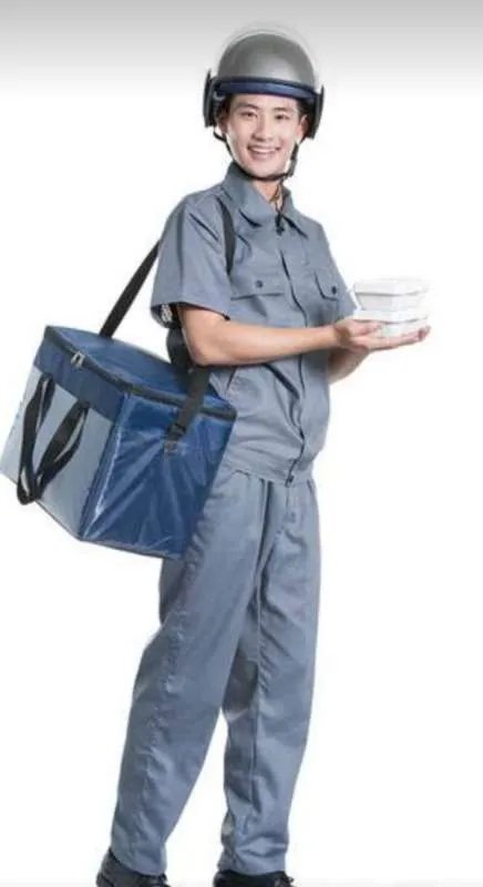 公务员周末送外卖为啥会成为热议？对此事你有什么看法？