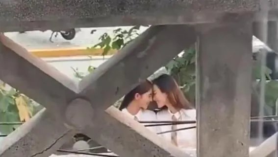 刘诗诗倪妮蹭额头 两人所演《流金岁月》什么时候播