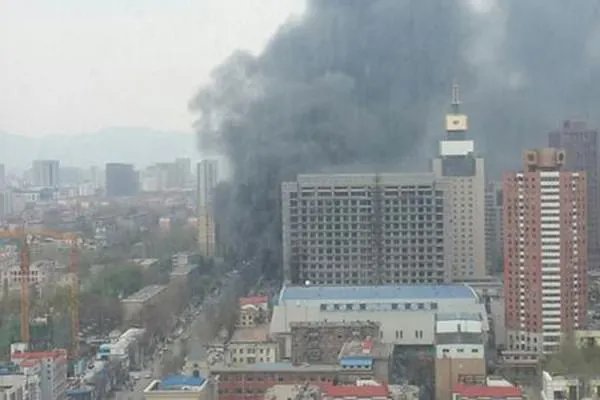 河北石家庄市一高层建筑发生火灾,导致火灾的原因是什么?