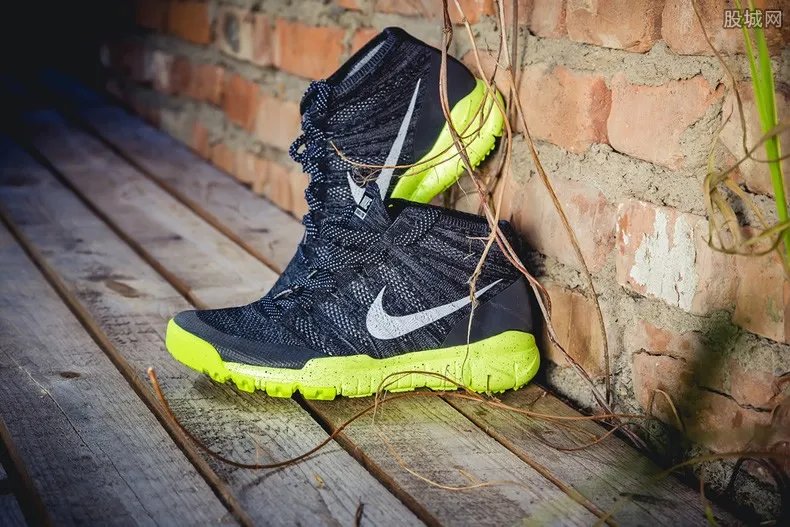 退60双假耐克被捕 买正品退假货涉案金额达十万元