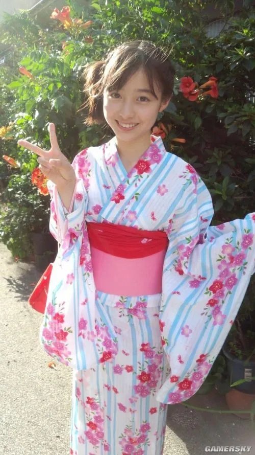 16岁日本美女被赞千年难得:众星拒与其同台