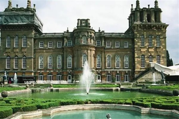 荷兰有哪些比较好的商学院？荷兰商学院排名