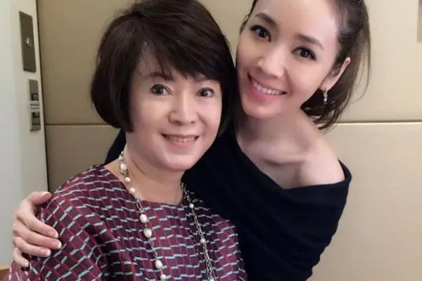 侯佩岑为何发文道歉？她母亲为什么被批？