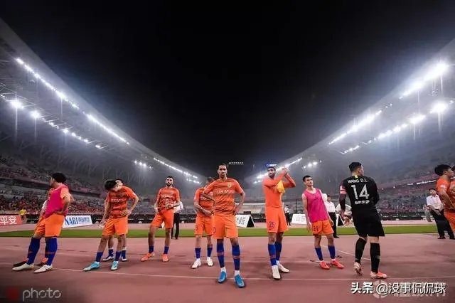 鲁能0:3恒大，总感觉鲁能本赛季是不慌不忙的节奏，为什么会这样？何时才像06年一样登顶？