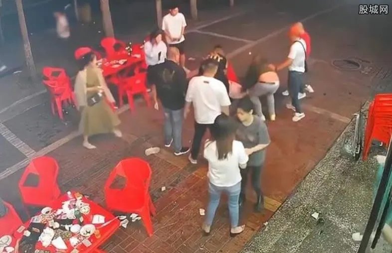 警方回应唐山打人者被抓时仍是逃犯 陈继志妻子兰东为事件发声