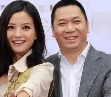 赵薇离了婚是真的吗最新消息，赵薇现在年龄多大