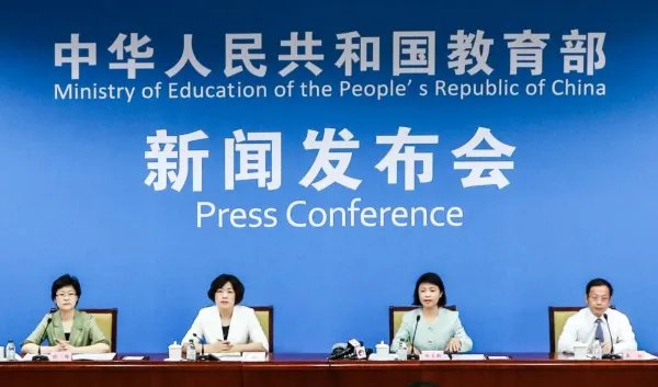 教育部辟谣取消教师寒暑假，对大家有何影响？