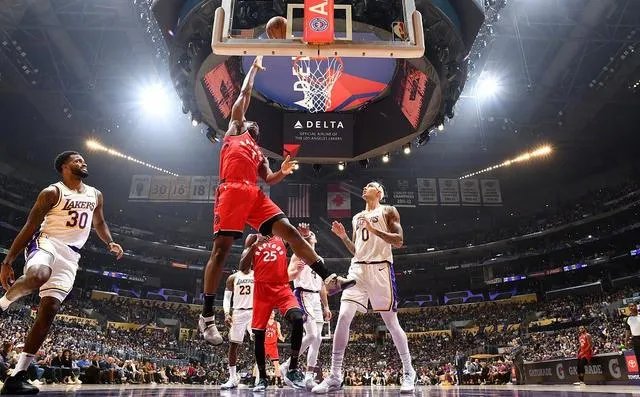 猛龙客场击败湖人,保持这几个赛季对湖人十连胜,湖人输在哪?猛龙赢在哪?