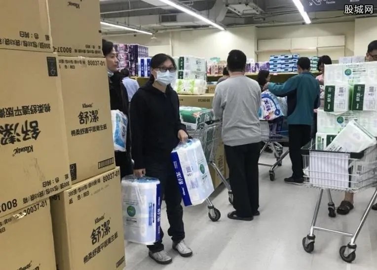 全民疯抢卫生纸 台湾最高层吁请民众不要恐慌