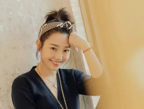 白百何带大儿子现身，为什么小肚腩最为抢镜呢？