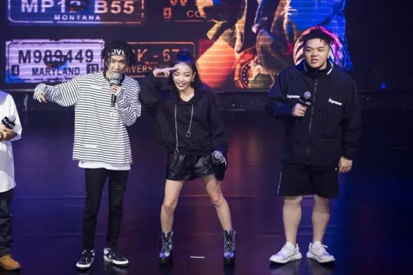 VaVa孩子王恋情公开说了什么，两个人什么时候在一起的？