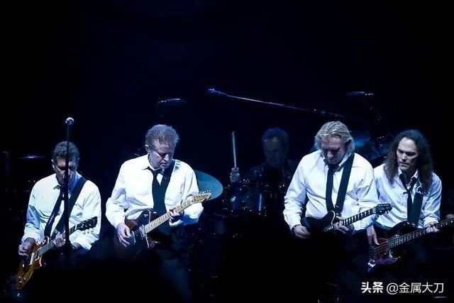 大家觉得老鹰乐队的吉他手水平怎么样？