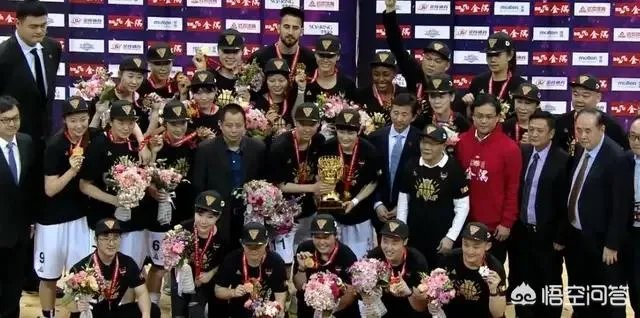 广东女篮夺冠，广东男篮的孟铎表示自己是冠军家属了，这是什么情况？