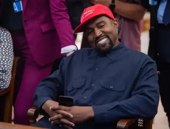 怎么看待特朗普回应“侃爷”，建议他参加2024年总统选举呢？