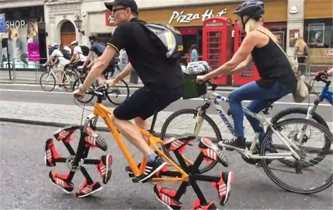 两女子骑共享单车比赛参加马拉松，单车使用都有哪些奇葩事？