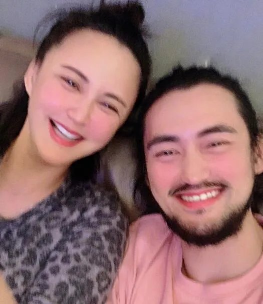 张歆艺为什么叫四坨 她和姚笛长相对比图