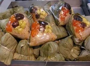 端午节吃粽子是怎么来的？为什么还要在大门口插上艾叶,掛上葛茎？