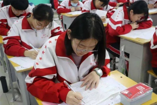 六部门联合发文要求教师不得“拖堂”或提前上课,你怎么看