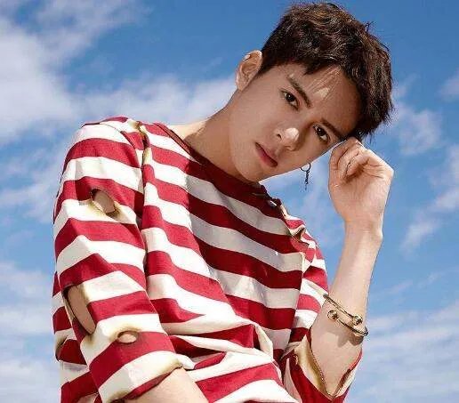 曾舜晞是富二代吗？