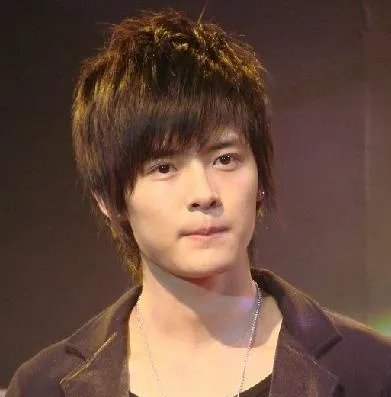 男生瓜子脸发型如何设计