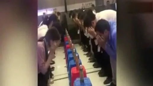 员工喜事不请同事具体什么情况：具体原因详情我赞同