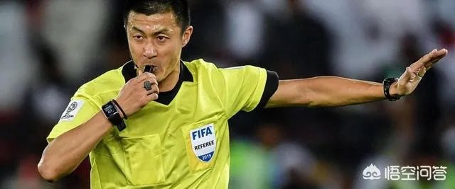 同为中超首批签约职业裁判，为什么外籍裁判年薪数百万，而国内裁判只有几十万呢？