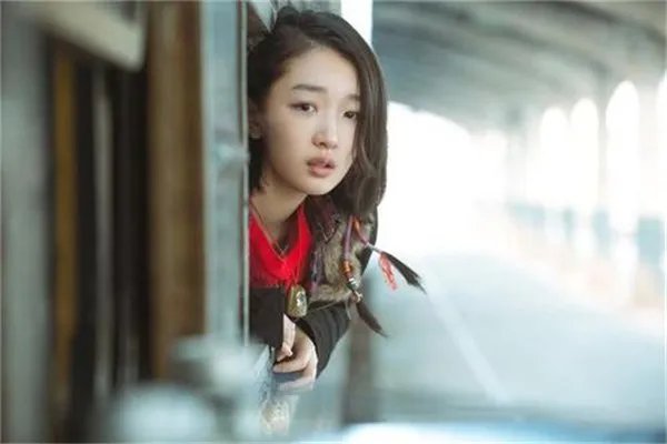 周冬雨晒照纪念出道十年,这十年来她都有哪些作品?