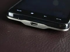 4.3英寸智能悍将 HTC T9199仍然位居高价