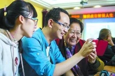 无锡火车站设置无健康码通道,这种举动你怎么看?