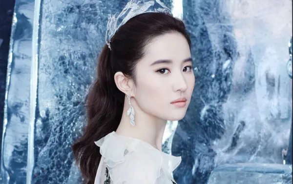 刘亦菲提名土星奖最佳女主角，她担任主角出演过哪些电影？