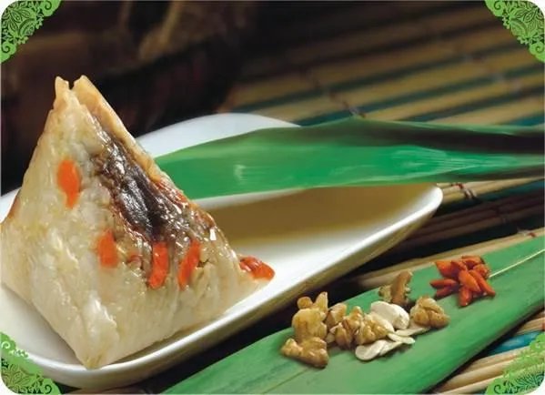 端午节吃粽子是怎么来的？为什么还要在大门口插上艾叶,掛上葛茎？