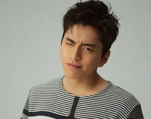 王大陆被曝亲密照：疑似环抱低调又甜蜜