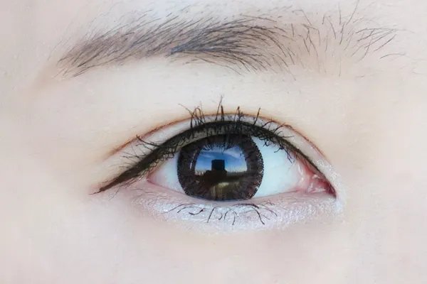 新手如何画眼线 五个技巧让你画出迷人眼线