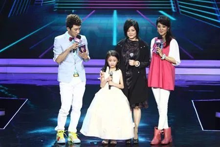 何静女儿叫什么名字？ 《宝贝大猜想》小美女曝光身价达8万