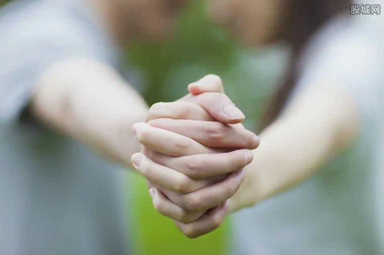 小鹿情感平台乱局 情感导师服务价格几千到数万元不等