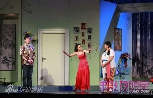 话剧《都市囧人》再演 看空姐hold住都市囧男