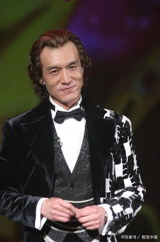 17岁开豪车，继承2亿遗产，李咏女儿现状如何？