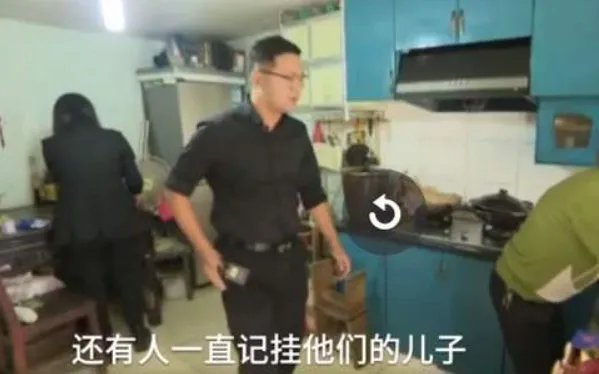 72名学生众筹为离世老师父母养老,这是一种什么做法?