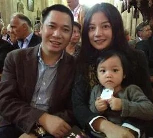 赵薇离了婚是真的吗最新消息,赵薇现在年龄多大