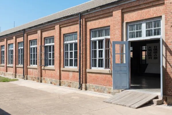 俄6名罪犯挖隧道越狱，用勺子叉子是怎么挖几十米隧道的？