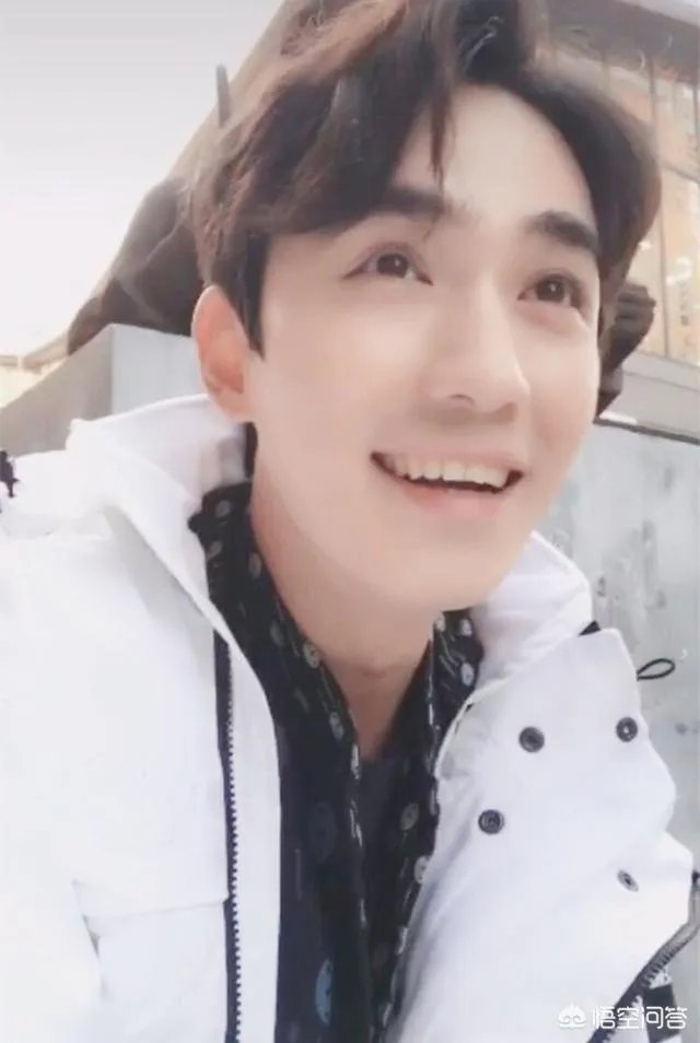 杂志封面是蔡徐坤，朱一龙粉丝怒烧杂志泄恨，真的有必要吗？