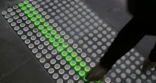 广州现地上红绿灯，地上红绿灯是否会普及到各大城市呢？