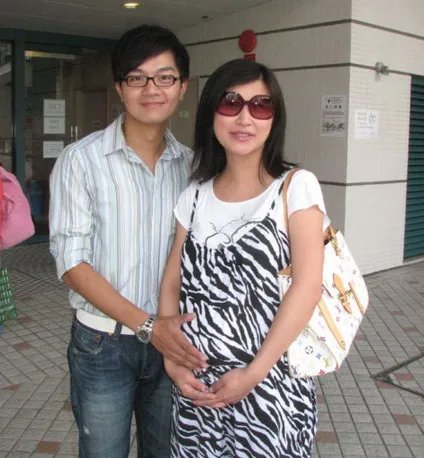 胡诺言老婆叫什么名字 前日剖腹生女不介意全家福做广告