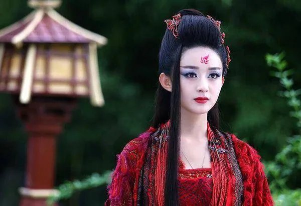 赵丽颖全年在拍戏问题你怎么看？